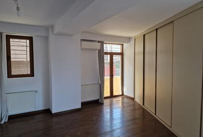 De inchiriat BIROU/CABINET/ap. spatios, 2 cam, 100m2 (8.5Eur/mp) , loc parcare - 8