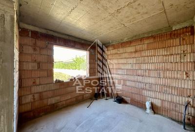 Jumatate de duplex de vanzare cu 5 camere despartit prin garaj - 3