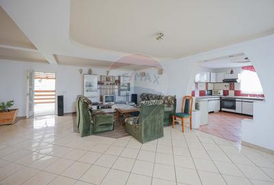 Casă individuală cu 5 camere în Vadu Crișului