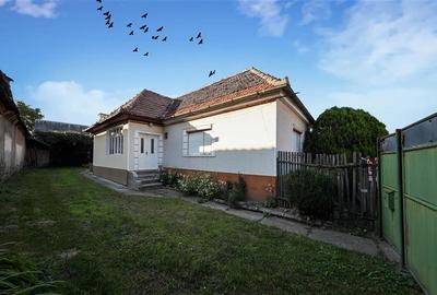 Casă individuală cu 3 camere în Tărlungeni