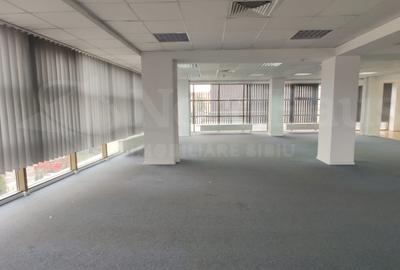 Spațiu comercial, de 839.00 mp, în Central