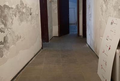 REA1018438 Apartament 4 Camere de Vanzare Principate Unite Sector 4 - 4