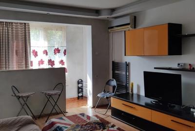 Apartament cu 3 camere semidecomandat, mobilat în Gara