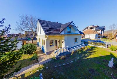 Casă individuală cu 5 camere în Țicău