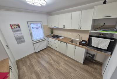 2 Cam--5 Min Iulius Town-Mobilat-Utilat-Centrala-54MP-97.500 Euro! - 4