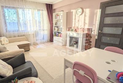 Apartament cu 3 camere, mobilat în Roșu