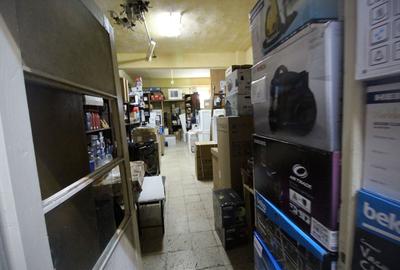 Spatiu Comercial zona Centrala - - 6