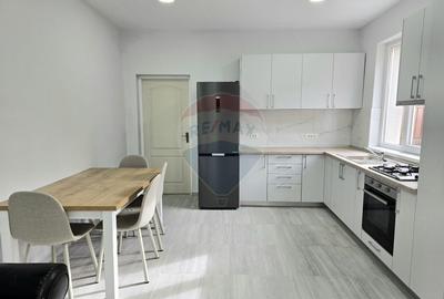 Apartament la casă cu 3 camere - prima închiriere - parcare inclusă - 1