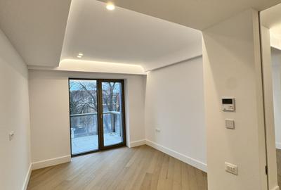 Apartament cu 3 camere semidecomandat în Băneasa
