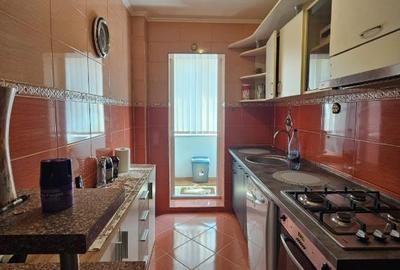 Apartament cu 3 camere decomandat în Astra