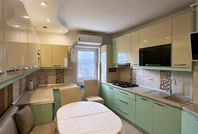 Apartament cu 2 camere decomandat, mobilat în Central