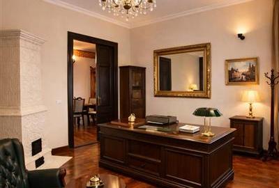 Nivel in vila interbelica, sectiunea Special, loc parcare, Central, Brasov - 1