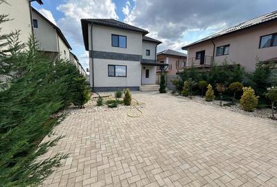 Casă individuală cu 4 camere în Central