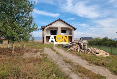 Casă individuală cu 6 camere în Micești