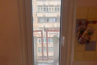 13 Septembrie Panduri, bloc mixt 1992, metrou Academia Militara - 10