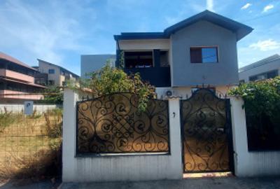 Casă individuală cu 7 camere în Fundeni
