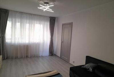 Apartament cu 3 camere semidecomandat, mobilat în Tineretului