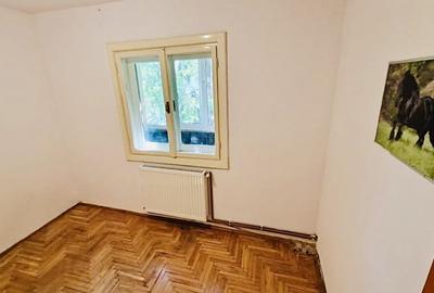 Apartament cu 4 camere decomandat în Aradului
