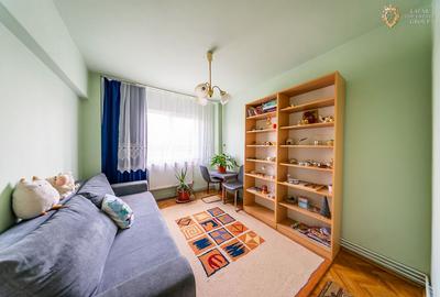 Apartament 4 camere de vanzare  la Uta