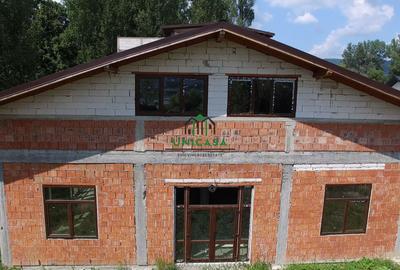 Pensiune de Vânzare cu Priveliște Panoramică către Râul Olt - 9