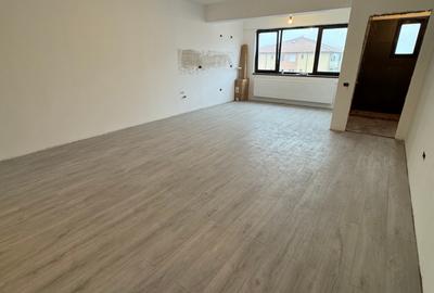 Apartament cu 3 camere decomandat în Energia