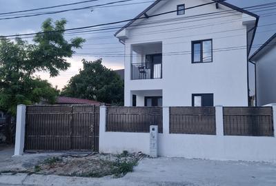 Direct proprietar vând vilă  P+1 în Lumina - 2