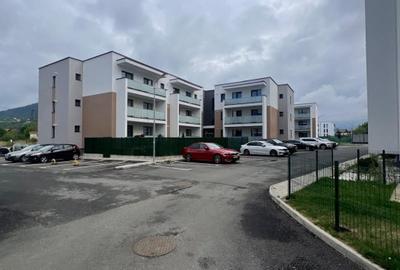 Apartament cu 3 camere decomandat, mobilat în Valea Borcutului