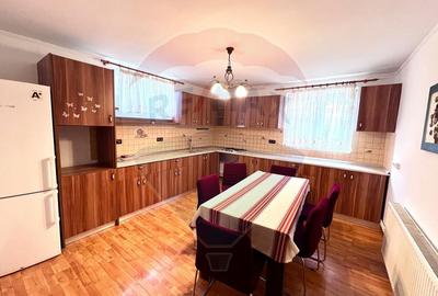 Casă / Vilă cu 7 camere de închiriat în zona Oncea - 10
