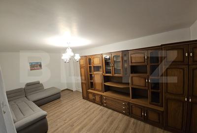 Apartament cu 3 camere decomandat, mobilat în Nicolina