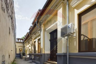 De vanzare Casa Vila București S+P+M in Sector 1 - 3