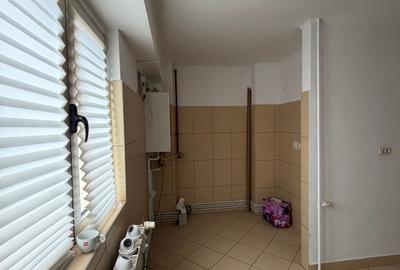 Alba Iulia - bd. Burebista - 3 camere nemobilate - 80mp - centrala proprie - 4