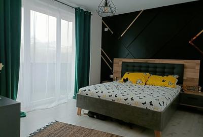 Apartament cu 3 camere decomandat, mobilat în Central