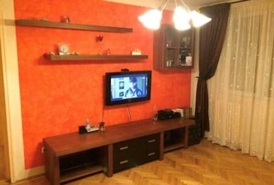 Apartament cu 3 camere semidecomandat în Iancului