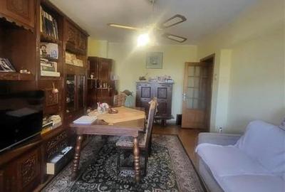 Apartament 3 Camere, Decomandat, zona Piata Moldovei - 1