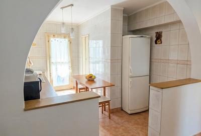 Apartament cu 3 camere decomandat, mobilat în Răcădău