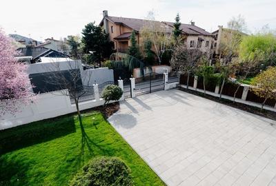 Sanctuar Urban în Inima Piperei: Eleganță Contemporană pe 1.000 mp de Intimitate - 15