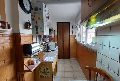 Apartament 3 camere Decomandate 76 mp parter inalt cu 2 Bai Balcon CETATE Piata - 7