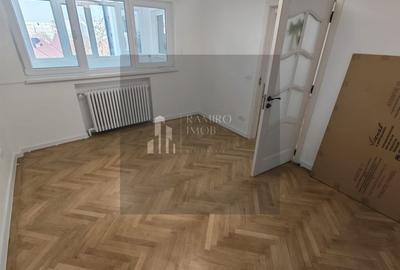 Apartament cu 5 camere decomandat în P-ța Unirii