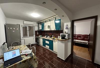 Apartament cu 3 camere, mobilat în Girocului