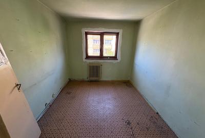 Apartament 3 camere, decomandat, etaj 3 - 3