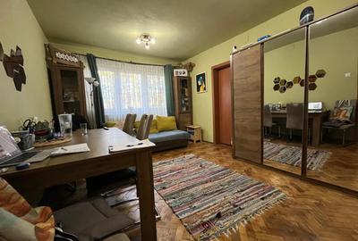 Apartament cu 2 camere semidecomandat, mobilat în Tipografilor