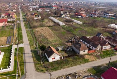 Teren 1.570 mp + casă din cărămidă–zonă liniștită - 2