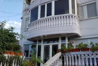 Casă cu 14 camere în Central