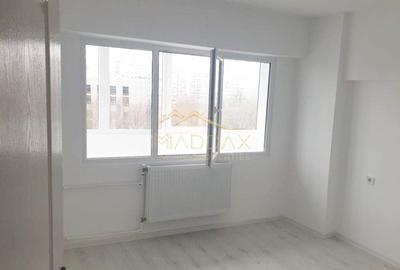Apartament cu 3 camere decomandat în Obor