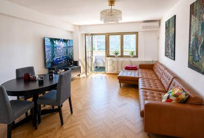 Apartament cu 3 camere decomandat, mobilat în P-ța Victoriei
