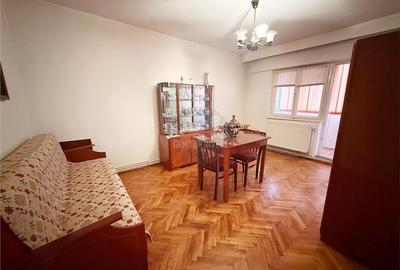 Apartament cu 4 camere decomandat, mobilat în Vasile Aaron