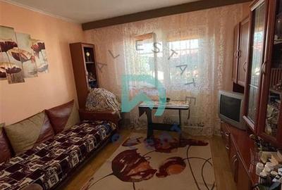 Apartament cu 4 camere semidecomandat în Florilor