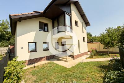 Casă individuală cu 5 camere în Trei Stejari