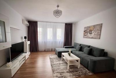 Apartament cu 3 camere decomandat în P-ța Romană