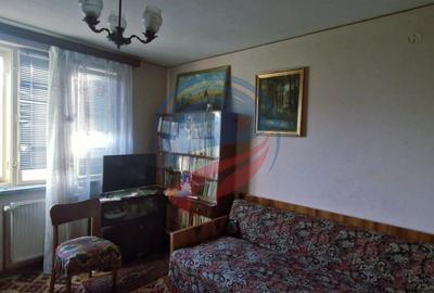 Apartament cu 3 camere semidecomandat, mobilat în Gării